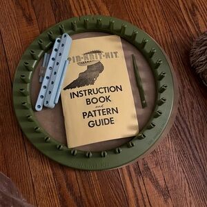 LOT OF VINTAGE CRAFT ITEMS